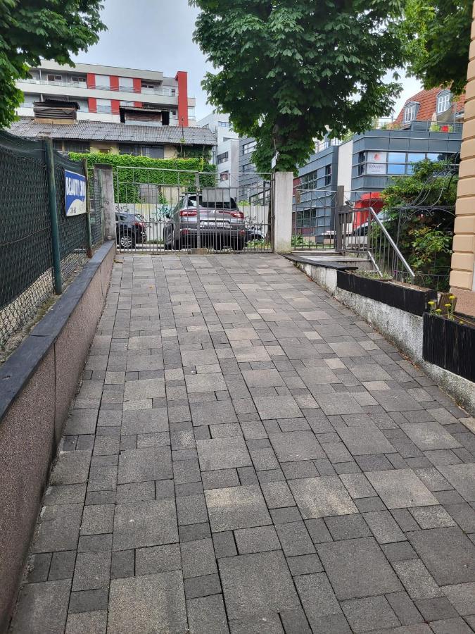 Appartamento Apartman Buzanova Zagabria Esterno foto