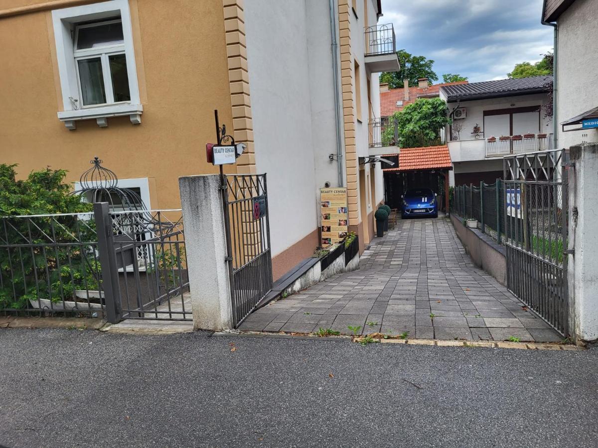 Appartamento Apartman Buzanova Zagabria Esterno foto